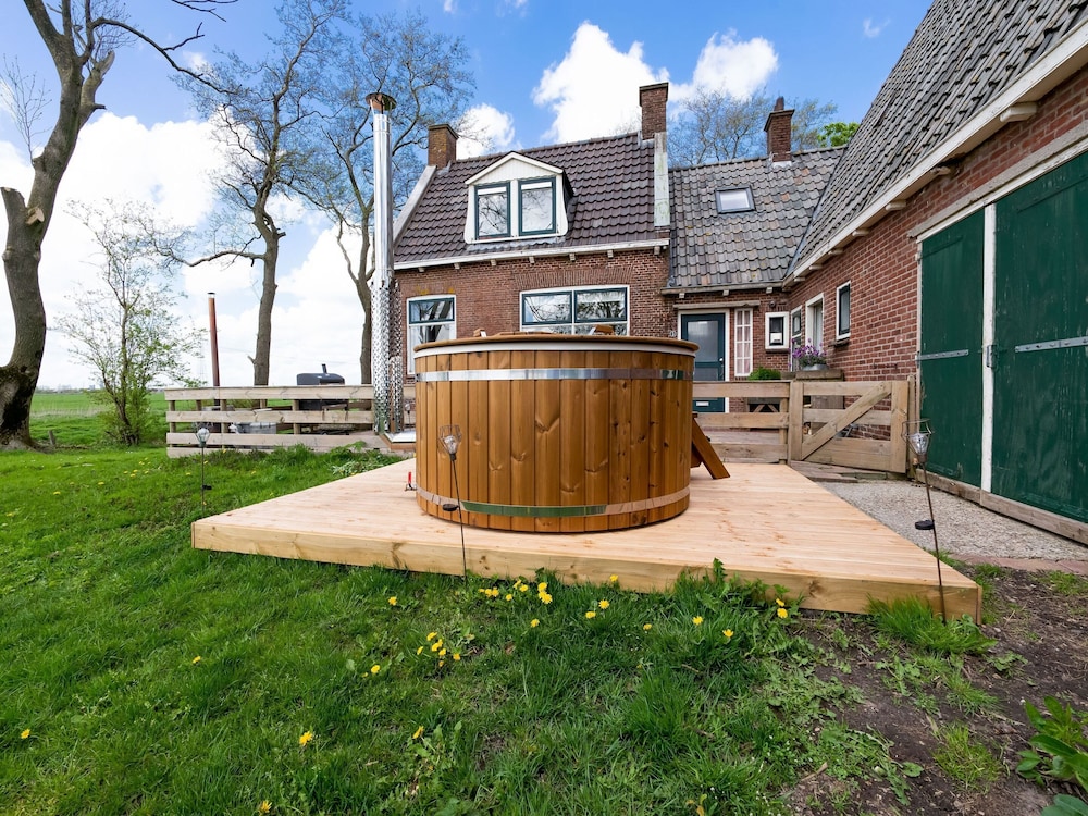 B&B Farm Grutsk in Suwald With its Harbor