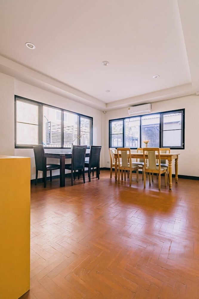 Modern Family House - 4 Bedrooms 5 Mins From Old Town With Gallery - Deja Home