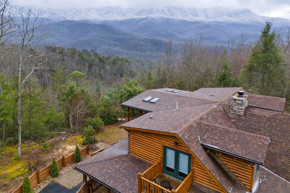 American Dream by Avantstay Deck w Views Theater Game Room Community Pool