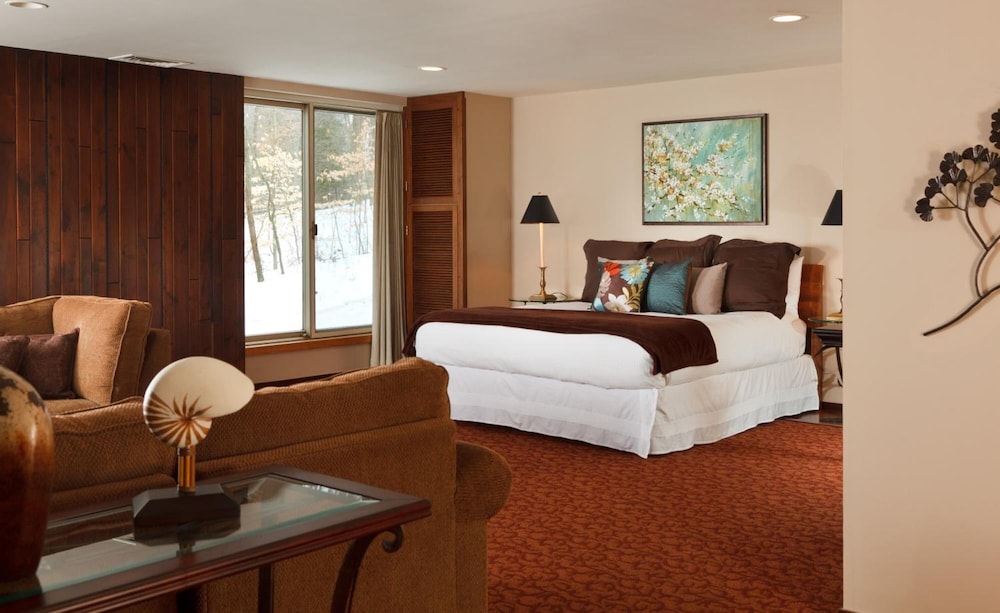 The Inn At Honey Run view 3