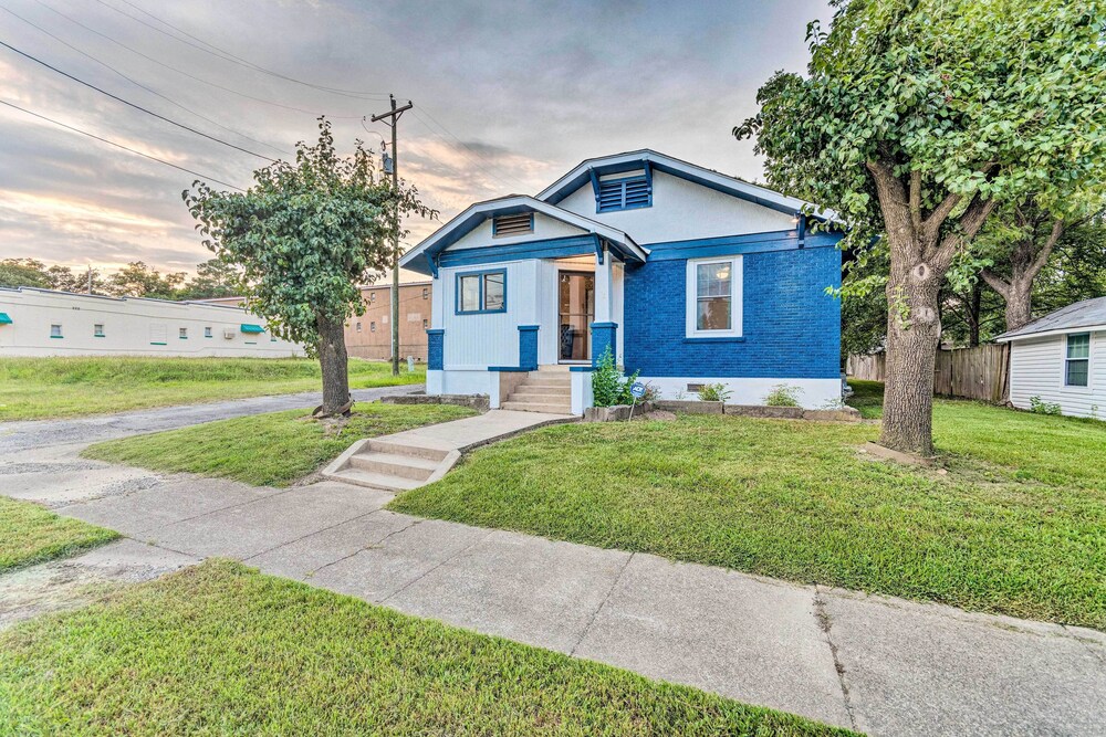 1 Mi to Bathhouse Row: Bright Hot Springs Home! view 3