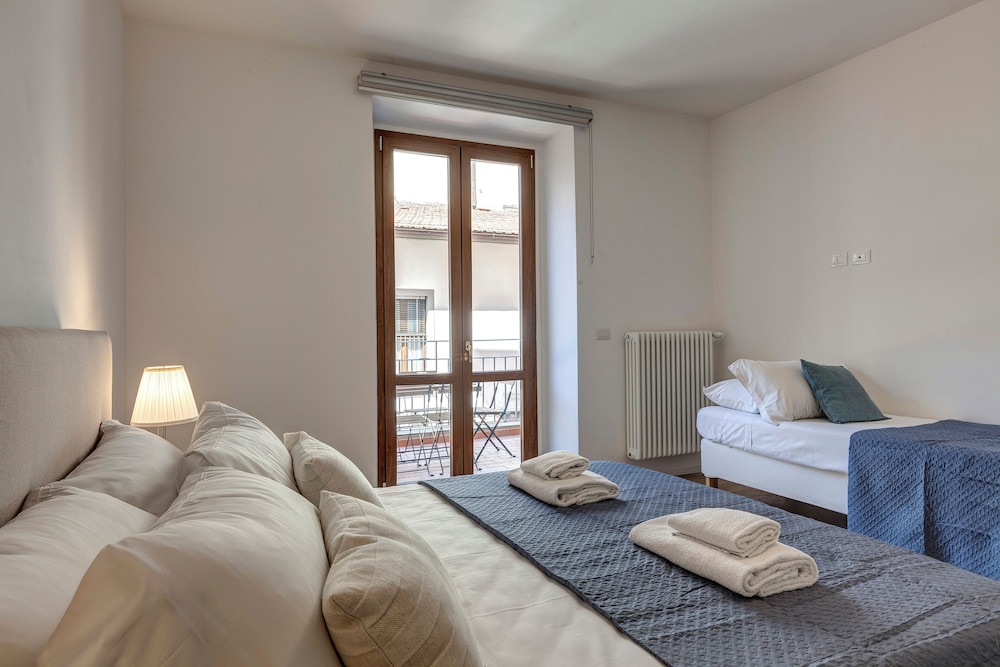 Oricellari Apartment by Mamo Florence