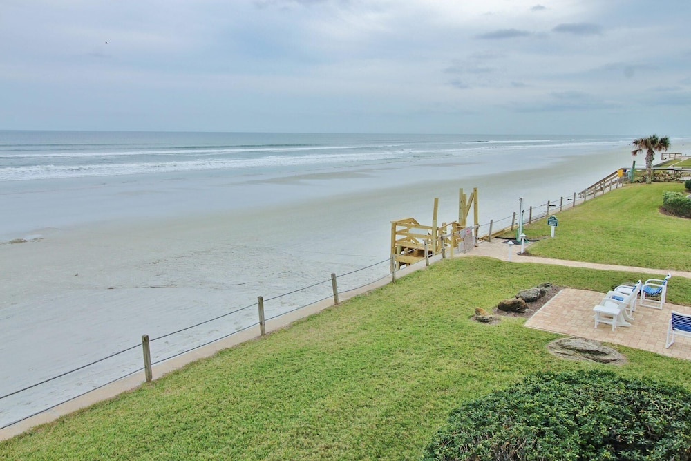 Colony Beach Club 228