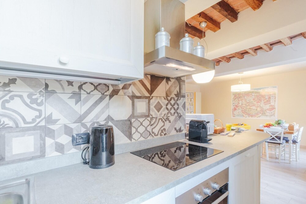 Casa Capri in Lucca With 1 Bedrooms and 1 Bathrooms photo 4