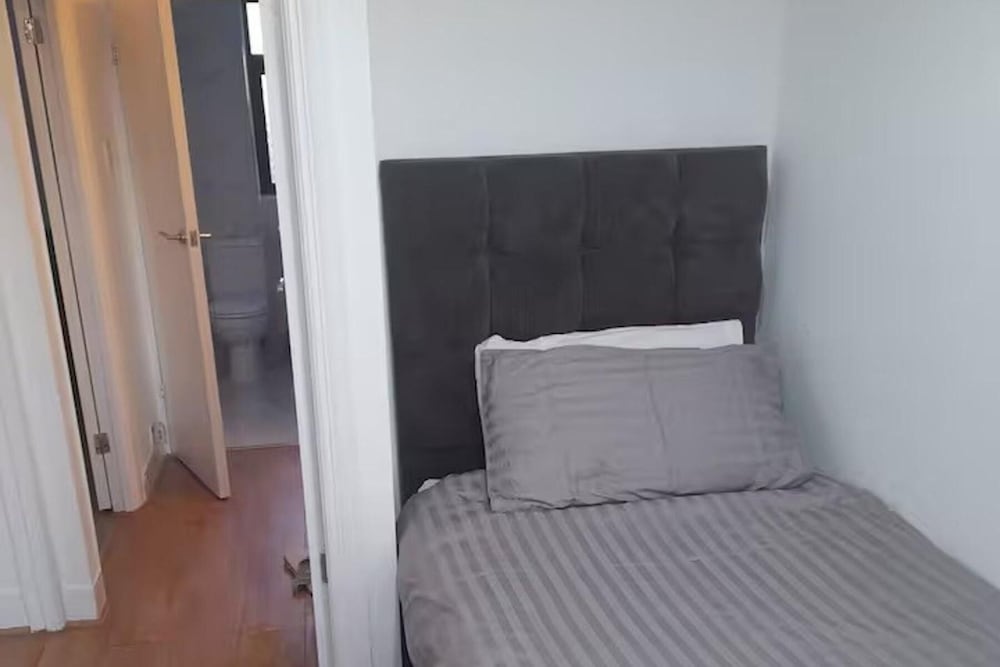 Family- Near Lcy Airport- Sleeps 6- Parking- Wi-fi