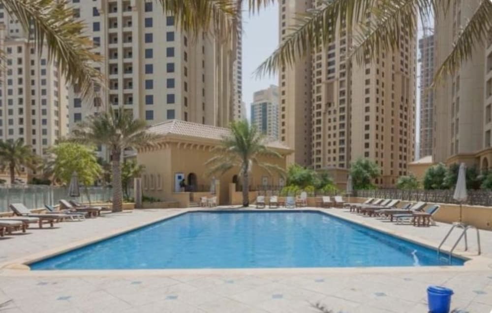 Nasma Luxury Stays- Beach side & jacuzzi
