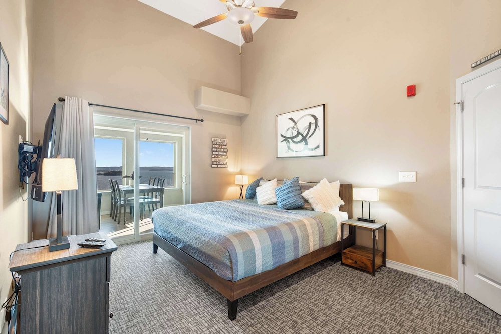 The Lakeview Penthouse 10ppl