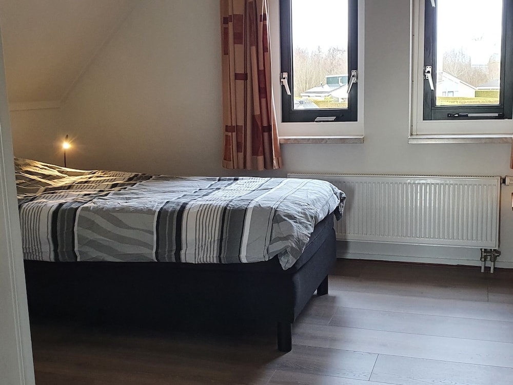 Nice Holiday Home with Sauna & Hot Tub near Wadden Sea view 4