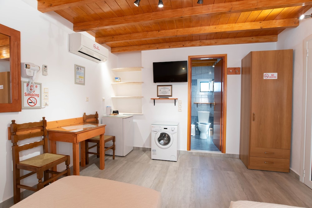 Kontaratos Studios & Apartments