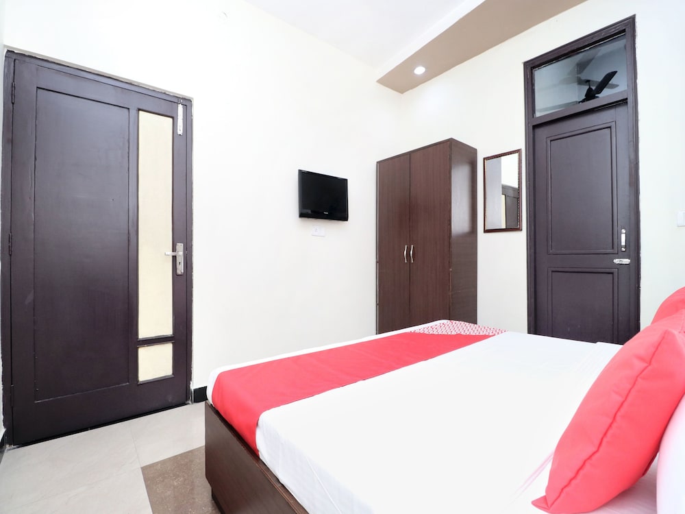 OYO 14860 Hotel Silver Star
