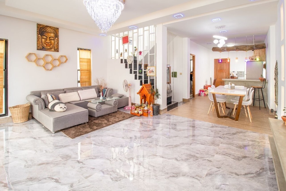 Central Modern Private Villa by La San view 3