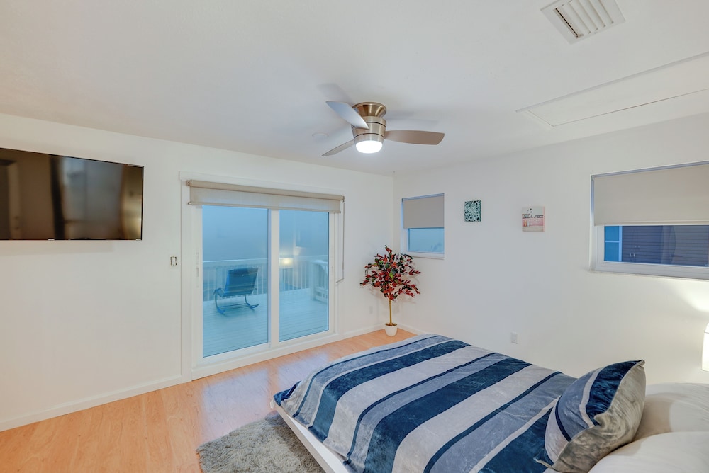 Alligator Point Beachfront Home w/ Private Hot Tub view 4