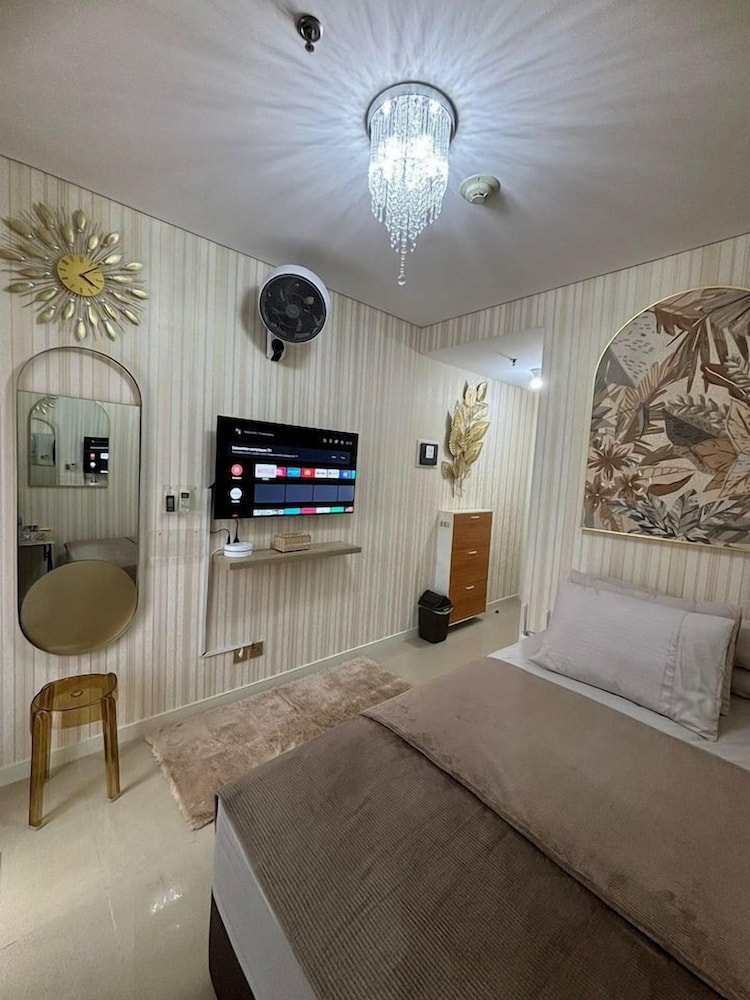 Salute de Madison Park Apartments