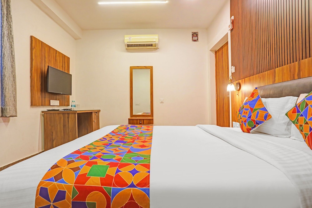 FabHotel Emerald Suites - Near MG Road Metro Station