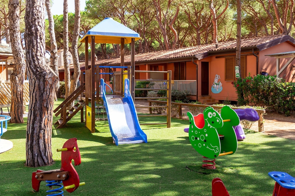 Residence with swimming pool in Albinia just 150 mt from the beach