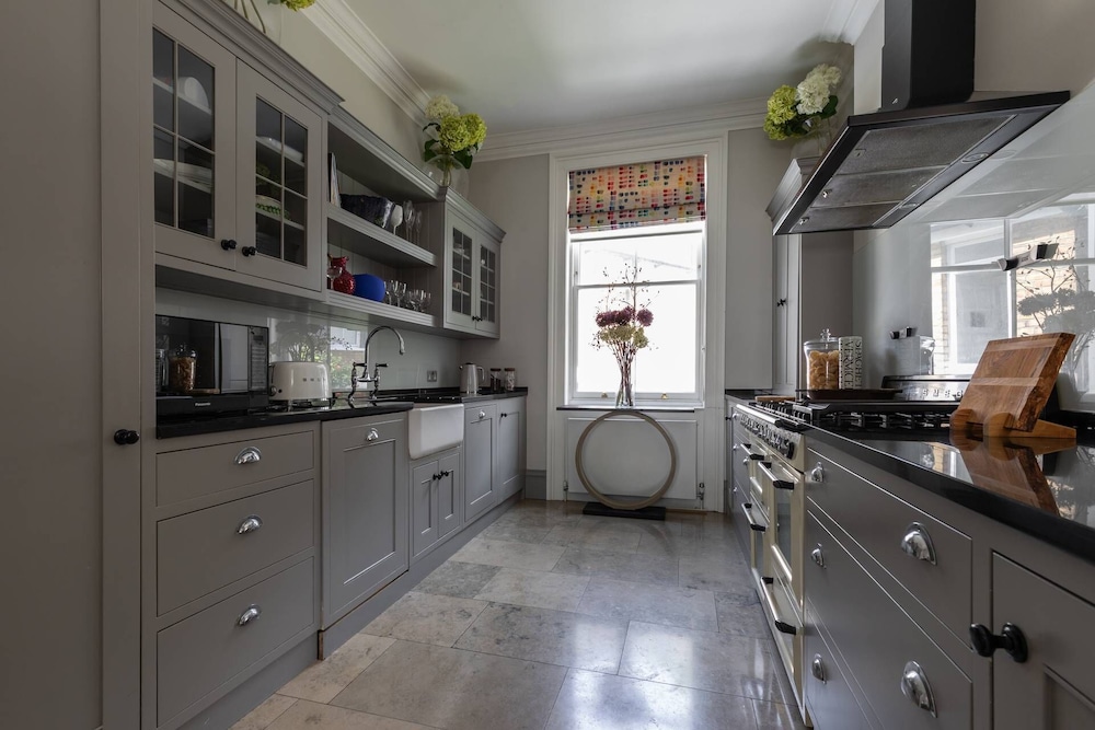 Clarendon Street by Onefinestay