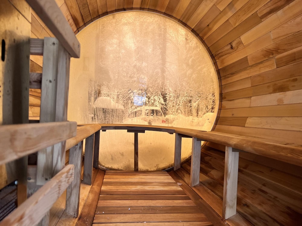 Luxury Retreat Home w Hot Tub - Property Image 24