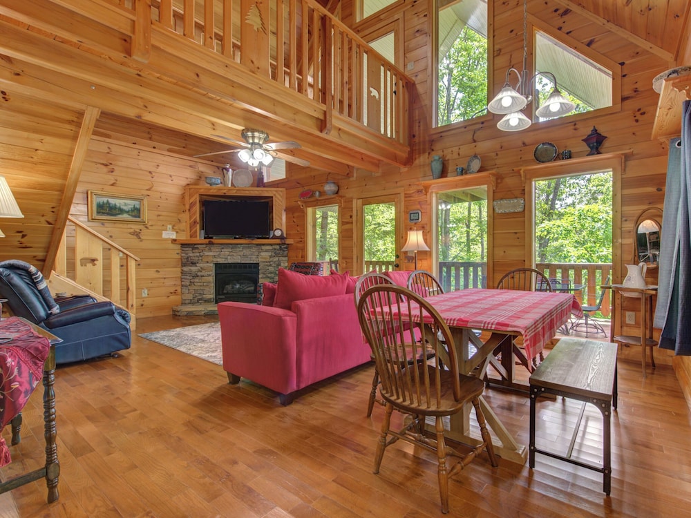 Macys Hideaway by Jackson Mountain Rentals