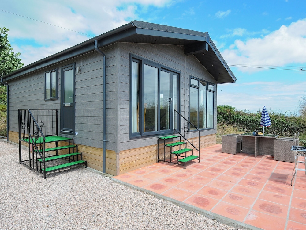 Midway Lodge