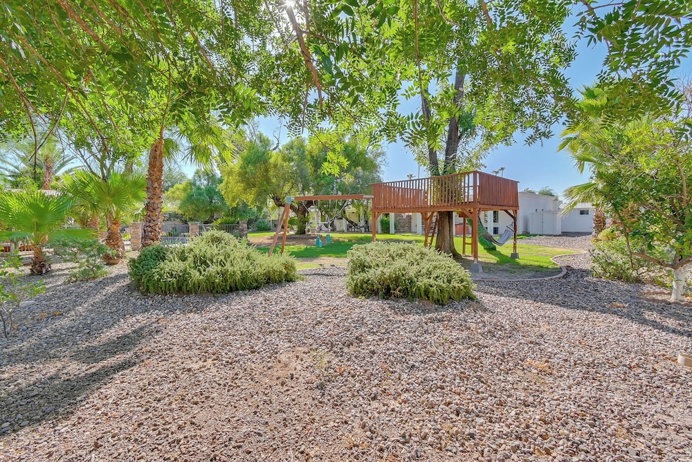 Private Paradise Valley Oasis: Hot Tub, Large Yard