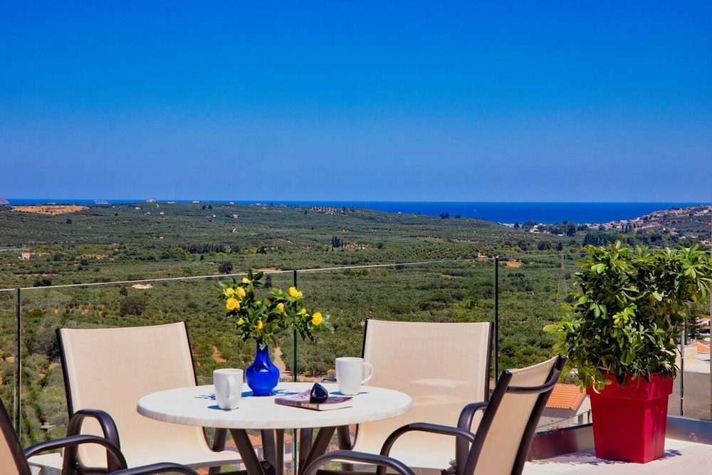 Iconic Villa With Private Pool and sea View