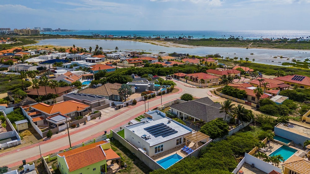 NEW 5br5 5BA Villa Private Pool Close 2 Beach