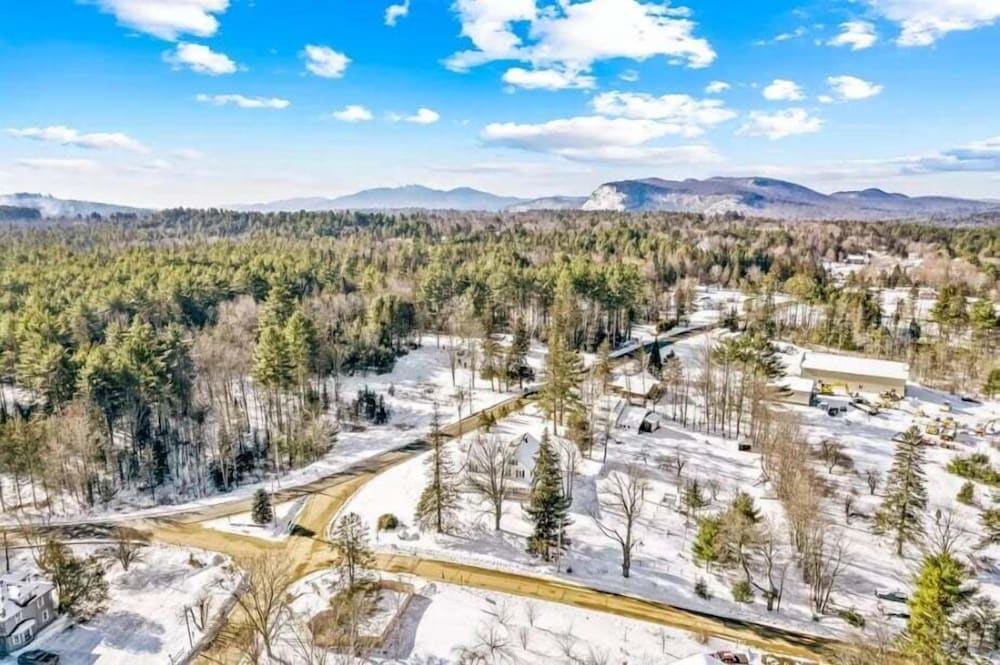 10 Mi To Gore Mountain: Home In Adirondack Park 5 Bedroom Home
