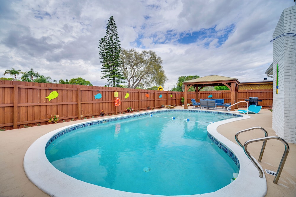 5 Mi to Beaches: Melbourne Duplex w/ Pool!