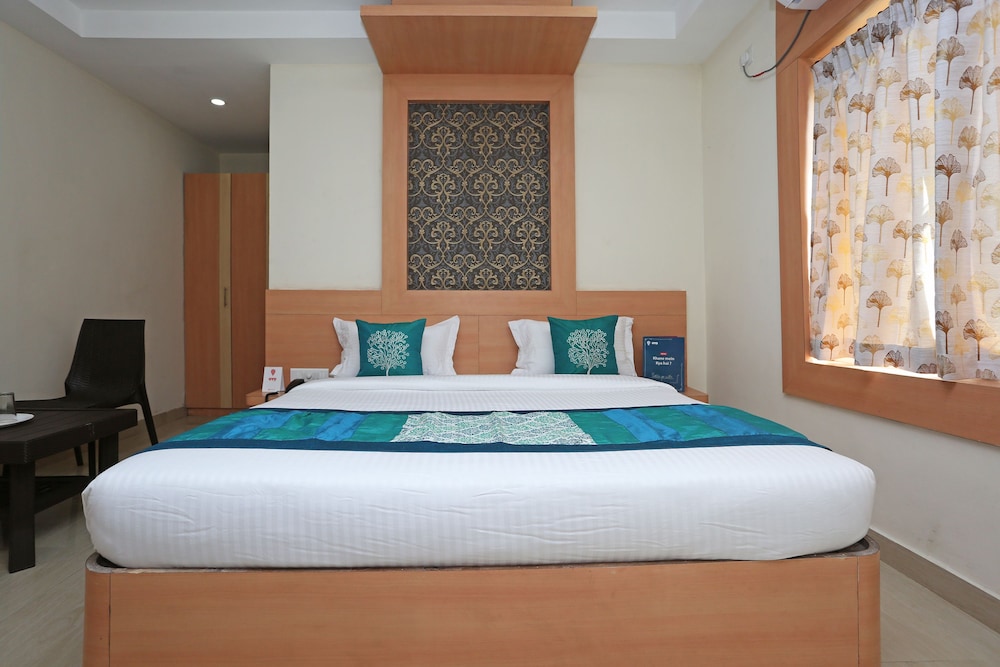 OYO 9048 Hotel Lucifer