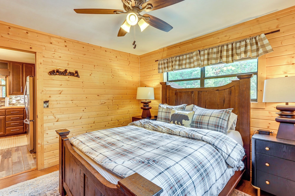 Deck, Panoramic Views: Serene Mineral Bluff Cabin!