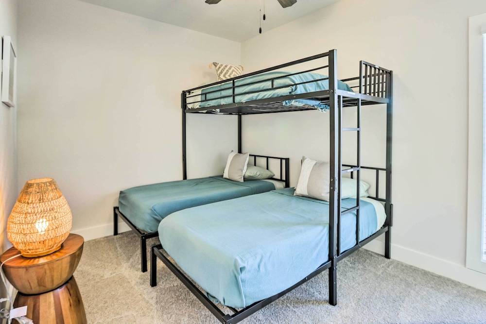 Opelika Townhome w/ Central A/C + Heating! view 5