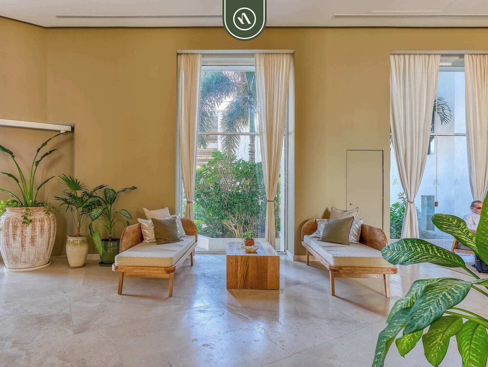 New Oceanfront 1 BR Condo - Gym - Beach - Pool