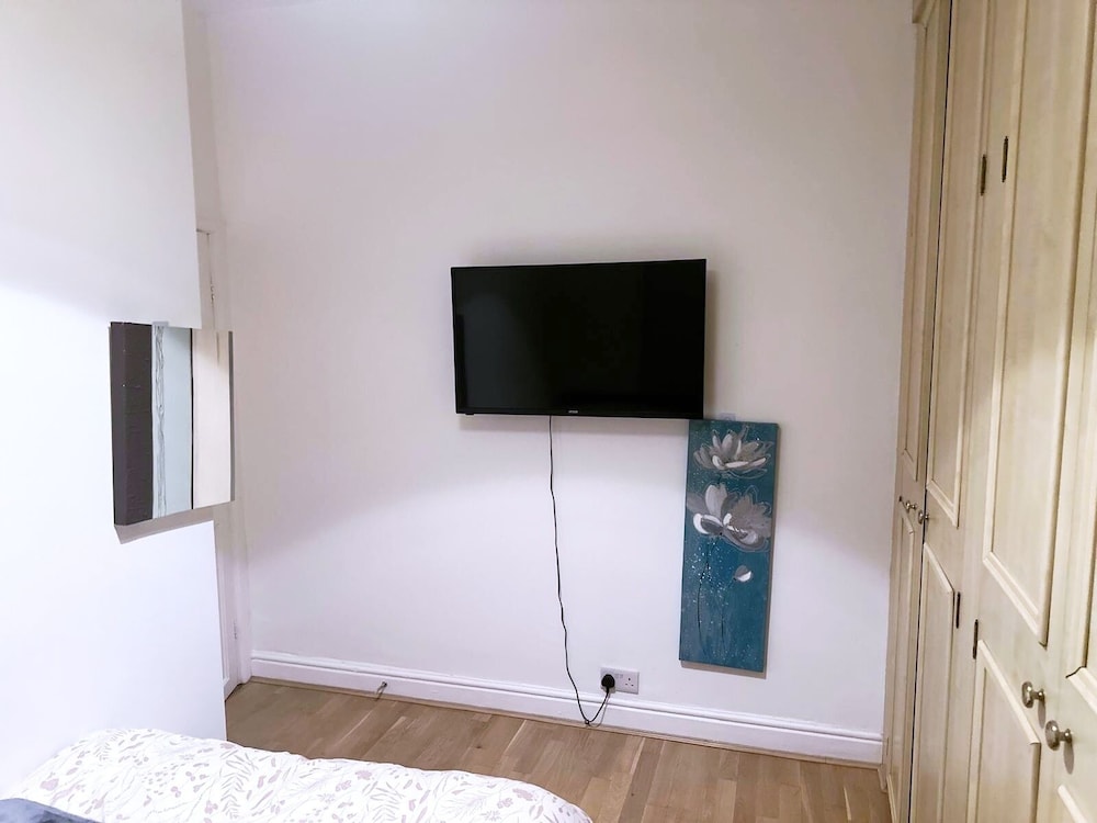 2dbed Close to Etihad, Coop Live, Manchester