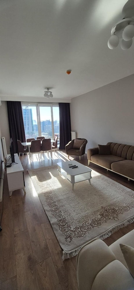 LUX RESIDENCE 2 ROOMS 1 SALOON