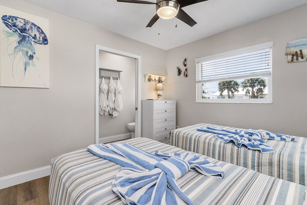 320 Bayland Breeze: Pet-friendly 2br W/ Water Views! 2 Bedroom Home