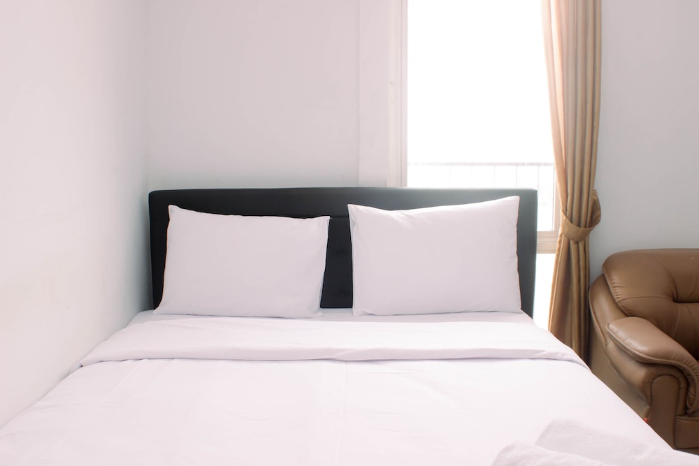 Warm And Simply Studio Room At Azalea Suites Apartment view 2