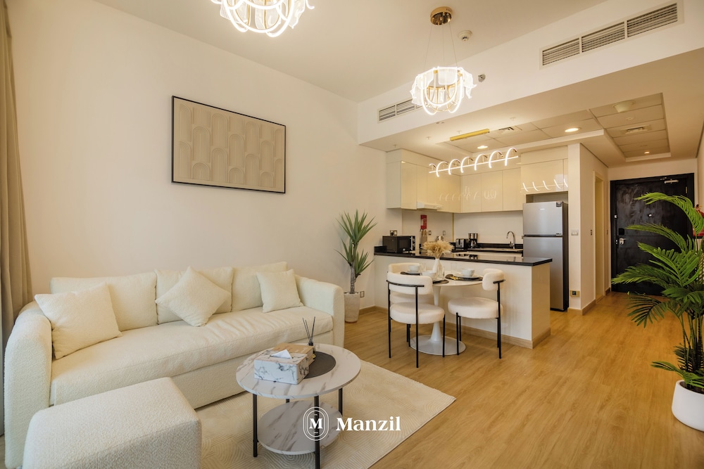 Manzil -1BR w Pool nr Dubai Sports City