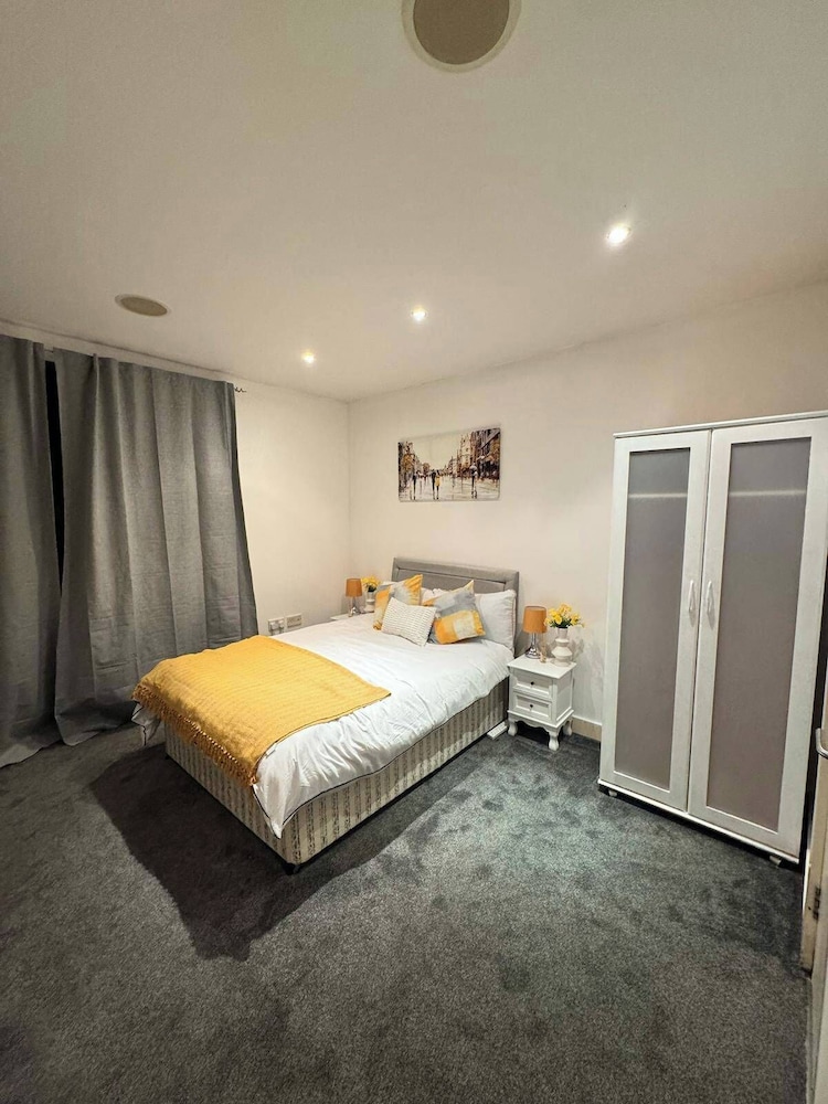 2 Bedrooms - Sleeps 4 - Parking - Petok