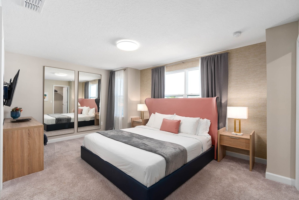 Super Close- Disney s Parks w Theme Rooms Pool