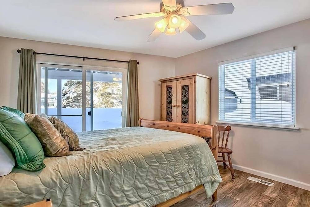 1759 Venice Drive 5 Bedroom Home by RedAwning view 3