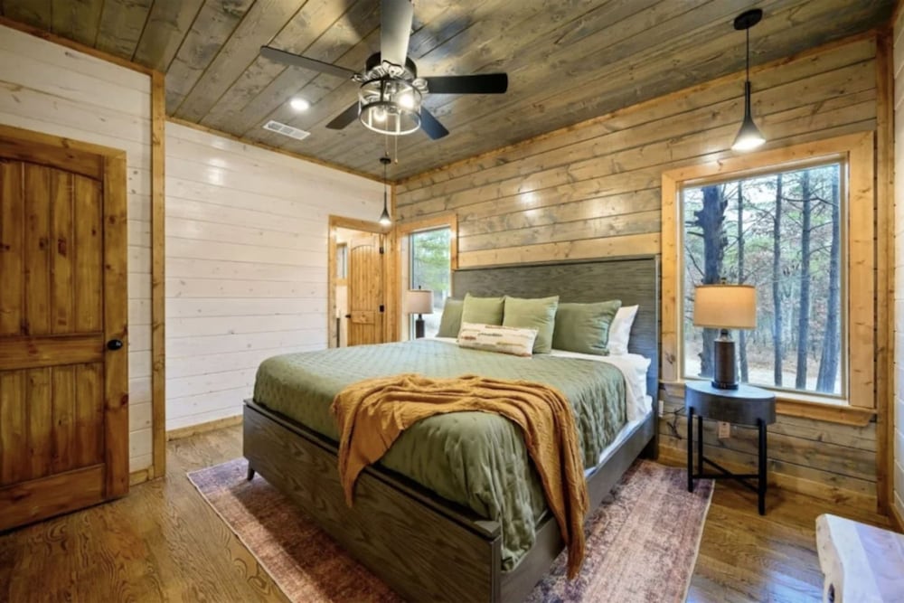 Whispering Winds Luxury Cabin in Hochatown