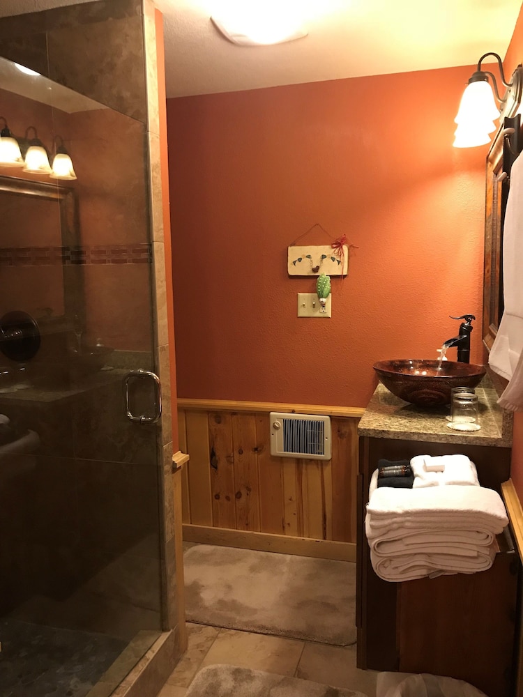 Paradise Gateway B&B and Vacation Homes
