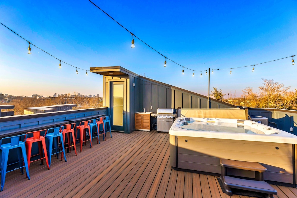 Two Homes Hot Tub Rooftop Deck in Nashville