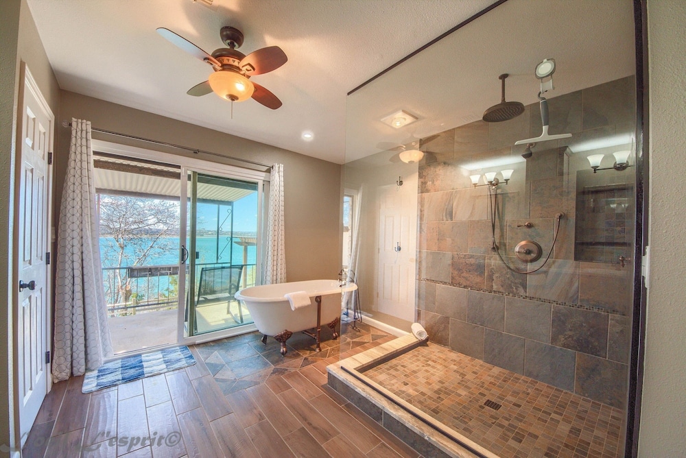 Our Lake View Cl 1683 4 Bedroom Home by RedAwning view 3