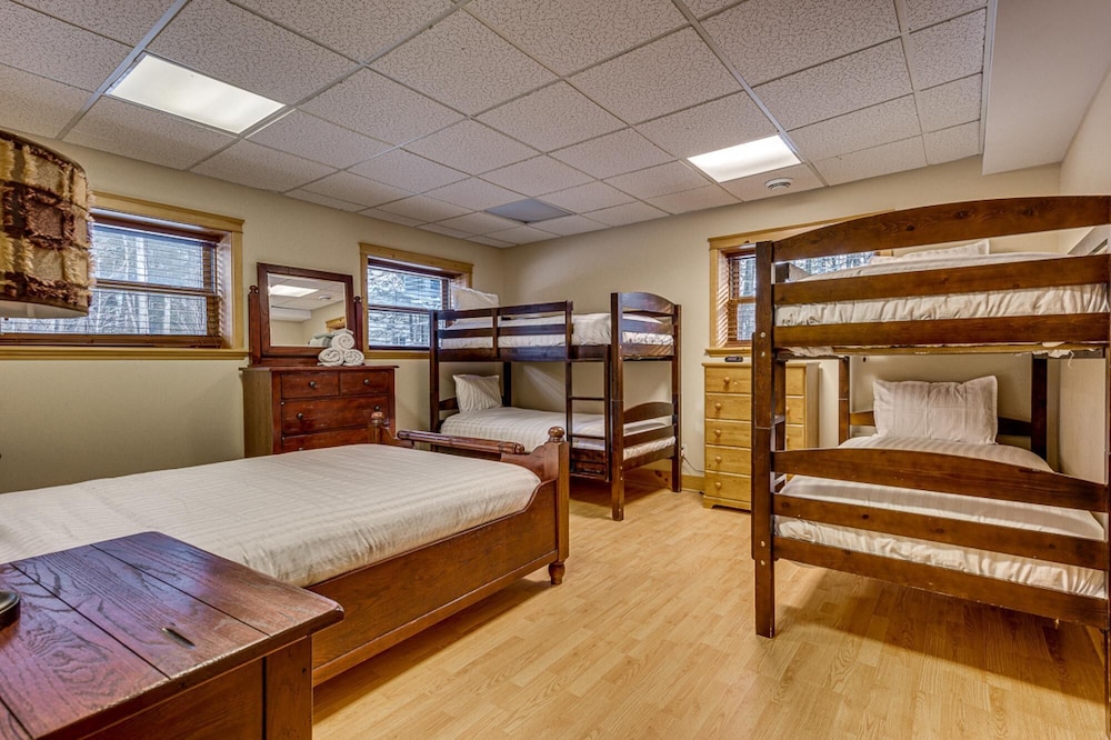 Grand Duc 74 - Gorgeous log Cottage With Private hot tub Heated Pool and Sauna