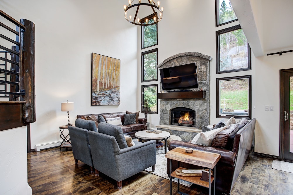 Exquisite, Private Mountain Home Retreat 4 Bedroom Home by RedAwning - Property Image 38