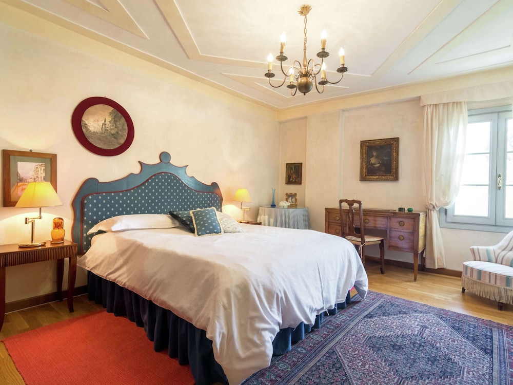 Villa in Venice With Private Pool & Park photo 3