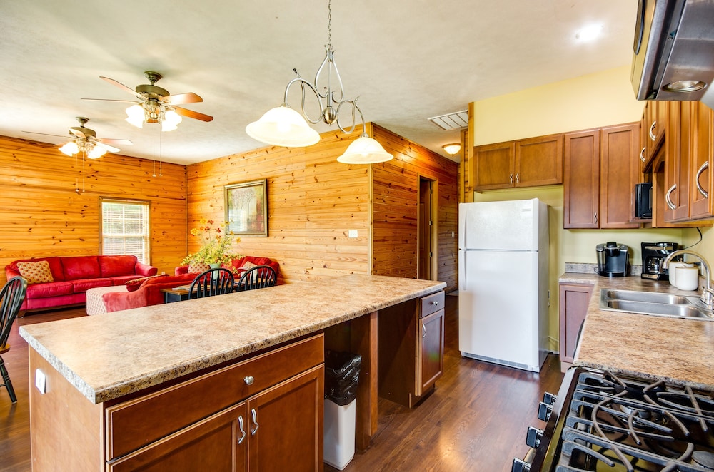 Cozy Summit Cabin w/ Hiking Trails Fishing Pond! - Property Image 19