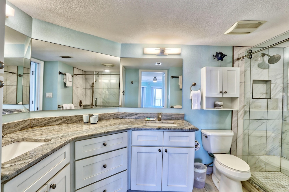 Land's End 10-303 Beach Front - Premier