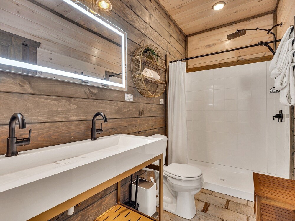 Ebenezer 4 Bedroom Cabin